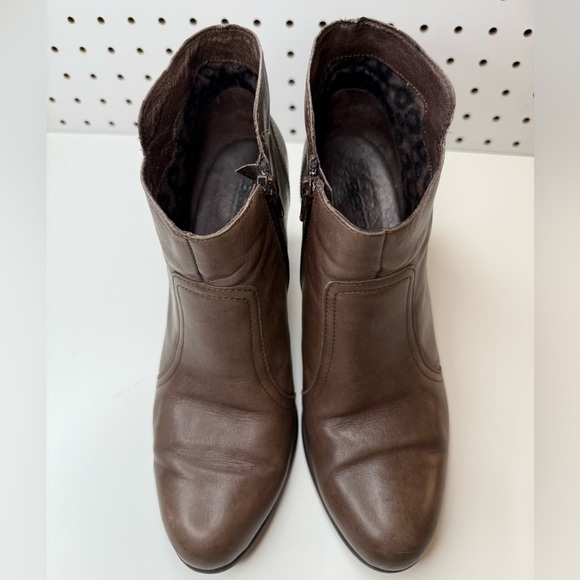 Born Women's Boots 10M Ankle Booties Light Brown Leather Block Heels Zip Up - Picture 12 of 16